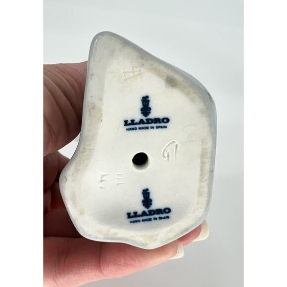 Lladro Figurines "Angel Praying" #4538 & “Girl Holding Rooster” #4677 No Box - Picture 13 of 14